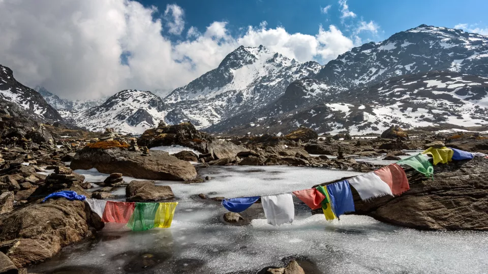 Mountain in Nepal. Photo: Sergey Pesterev, Unsplash.